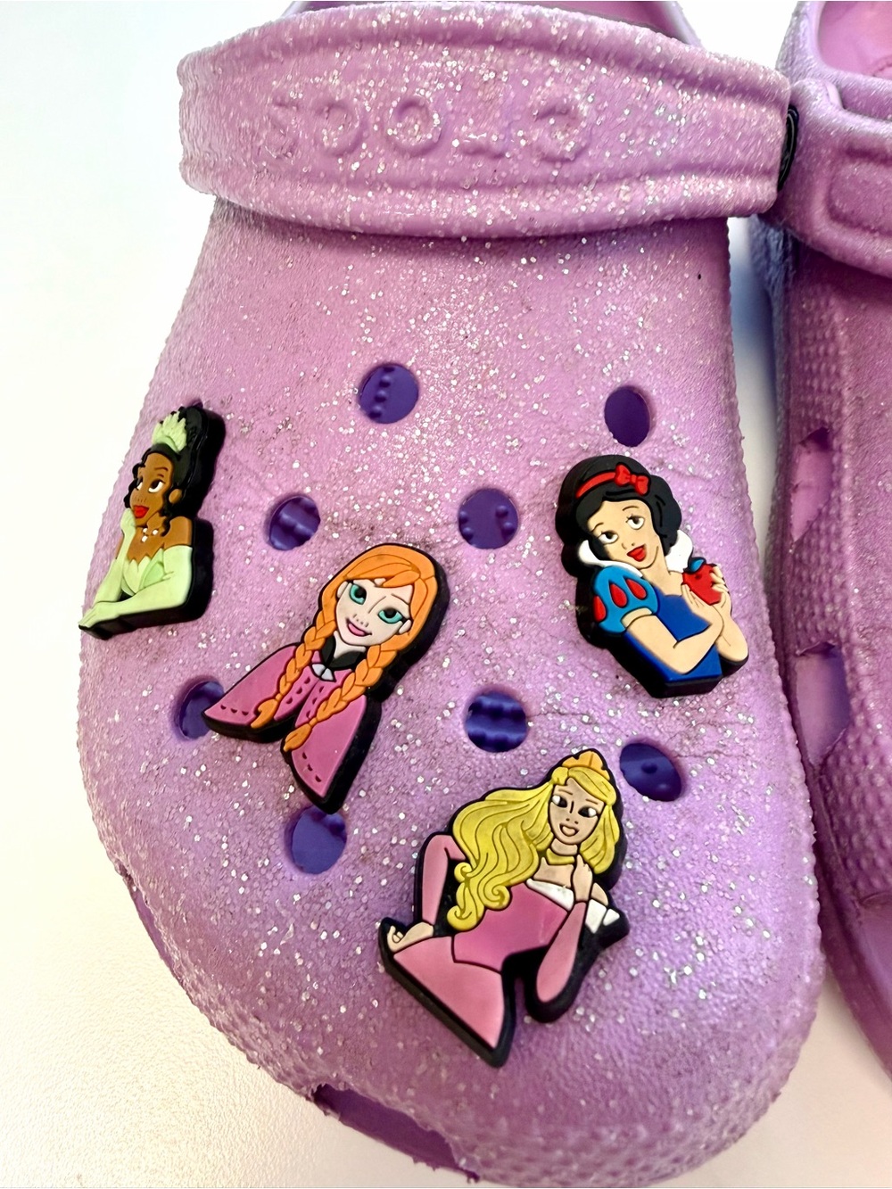 DISNEY CROCS Glitter Lilac Clog - With PRINCESS Charms - Women’s Size 7 - Picture 2 of 6